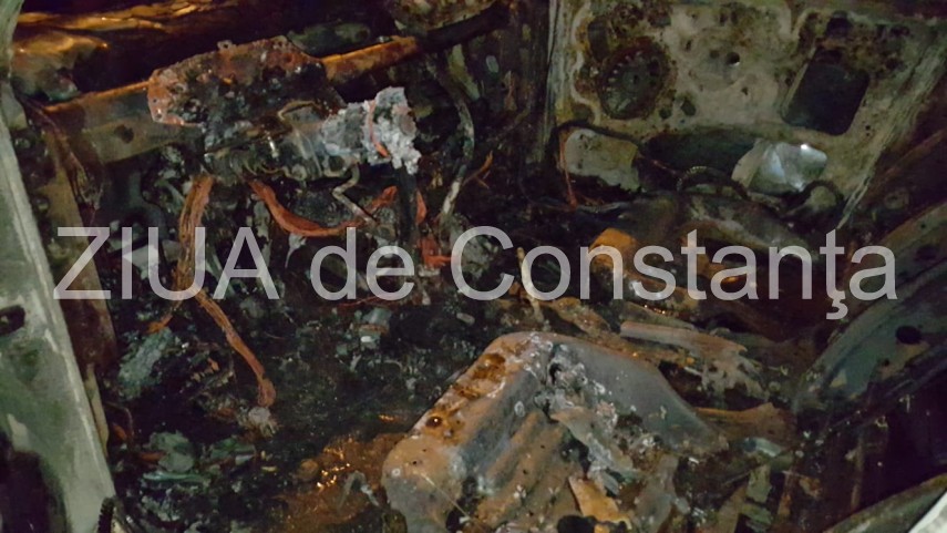 dezastru intr o parcare din constanta un autoturism a luat foc alte doua au fost afectate politia ancheteaza dezastru intr o parcare din constanta un autoturism a luat foc alte doua au fost afectate politia ancheteaza
