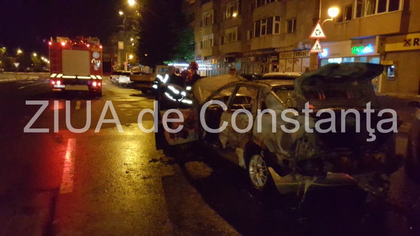 dezastru intr o parcare din constanta un autoturism a luat foc alte doua au fost afectate politia ancheteaza dezastru intr o parcare din constanta un autoturism a luat foc alte doua au fost afectate politia ancheteaza