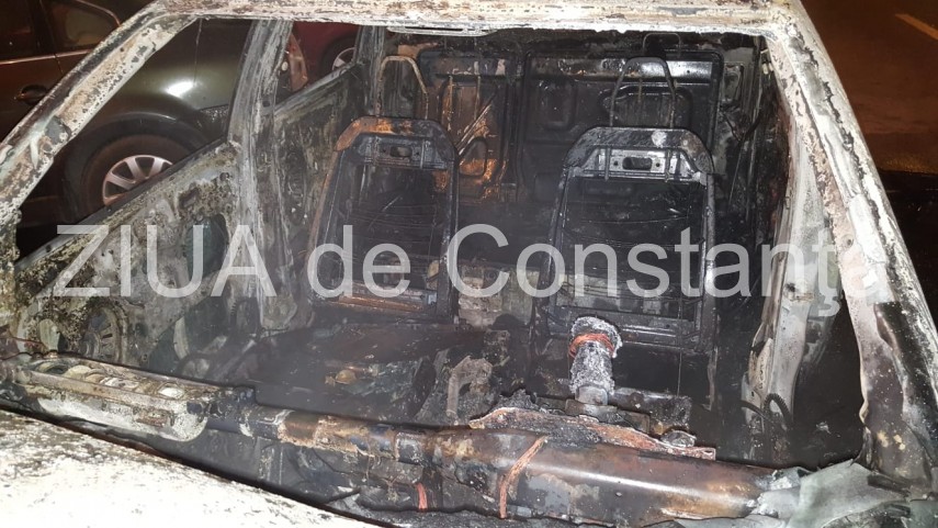 dezastru intr o parcare din constanta un autoturism a luat foc alte doua au fost afectate politia ancheteaza dezastru intr o parcare din constanta un autoturism a luat foc alte doua au fost afectate politia ancheteaza