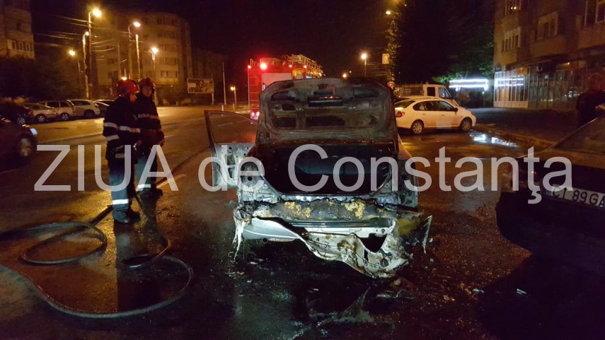 dezastru intr o parcare din constanta un autoturism a luat foc alte doua au fost afectate politia ancheteaza dezastru intr o parcare din constanta un autoturism a luat foc alte doua au fost afectate politia ancheteaza