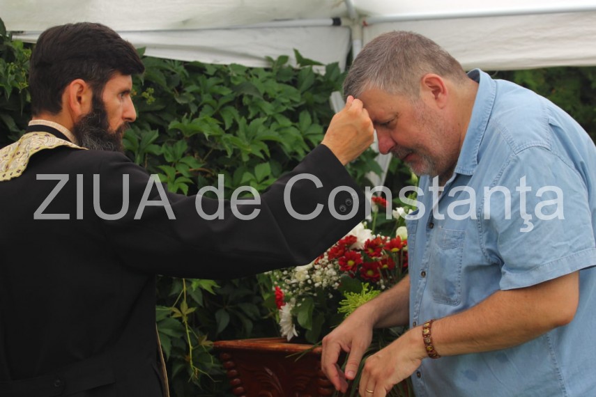 fotoreportaj moastele sfantului pantelimon scoase pentru inchinaciune la catedrala sfintii petru si pavel fotoreportaj moastele sfantului pantelimon scoase pentru inchinaciune la catedrala sfintii petru si pavel