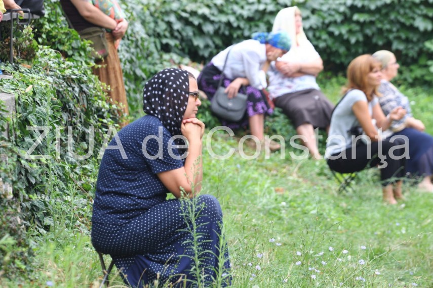 fotoreportaj moastele sfantului pantelimon scoase pentru inchinaciune la catedrala sfintii petru si pavel fotoreportaj moastele sfantului pantelimon scoase pentru inchinaciune la catedrala sfintii petru si pavel
