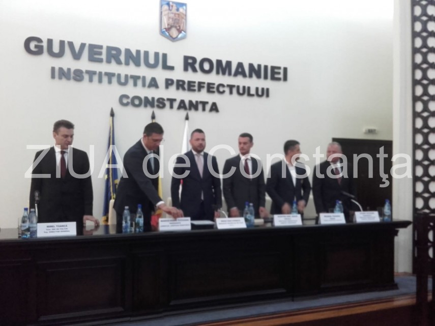 comisar sef de politie din cadrul ministerului de afaceri interne prezent la investirea noului prefect comisar sef de politie din cadrul ministerului de afaceri interne prezent la investirea noului prefect