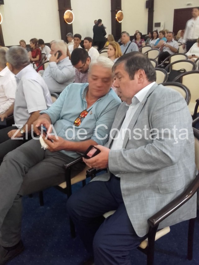 comisar sef de politie din cadrul ministerului de afaceri interne prezent la investirea noului prefect comisar sef de politie din cadrul ministerului de afaceri interne prezent la investirea noului prefect