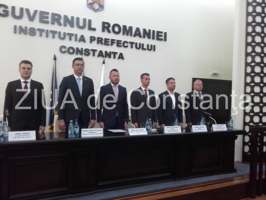 comisar sef de politie din cadrul ministerului de afaceri interne prezent la investirea noului prefect comisar sef de politie din cadrul ministerului de afaceri interne prezent la investirea noului prefect