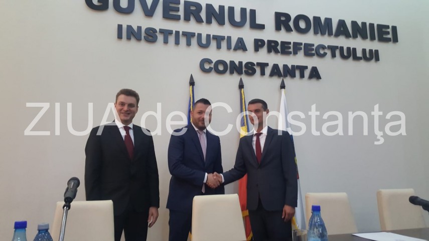 comisar sef de politie din cadrul ministerului de afaceri interne prezent la investirea noului prefect comisar sef de politie din cadrul ministerului de afaceri interne prezent la investirea noului prefect