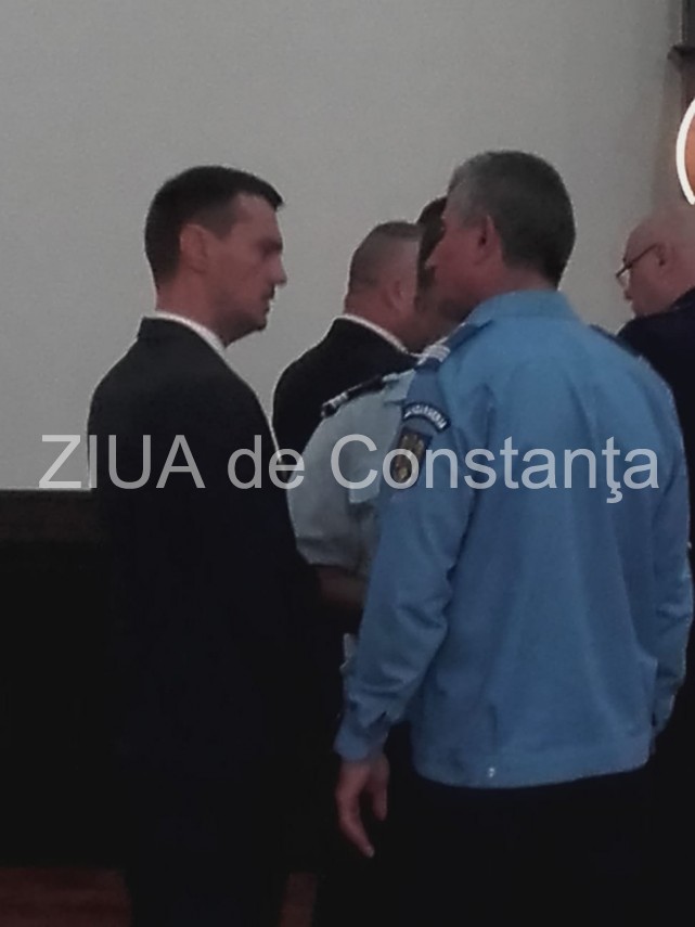 comisar sef de politie din cadrul ministerului de afaceri interne prezent la investirea noului prefect comisar sef de politie din cadrul ministerului de afaceri interne prezent la investirea noului prefect