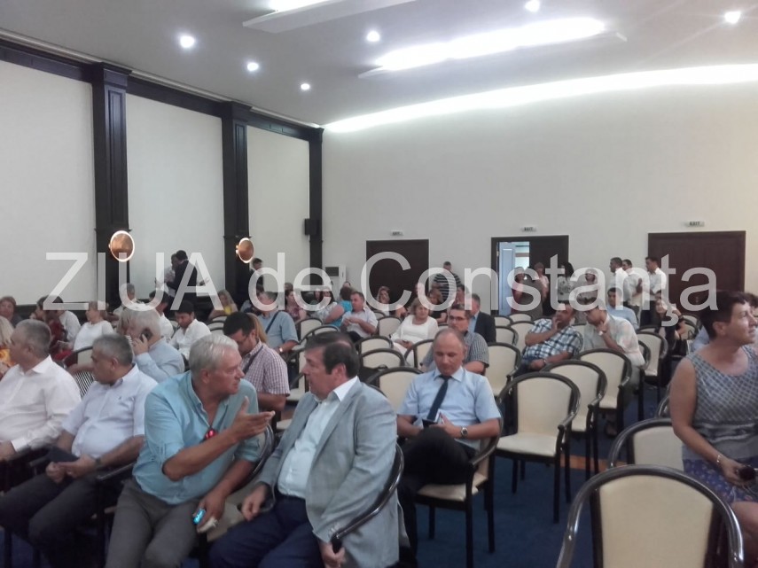 comisar sef de politie din cadrul ministerului de afaceri interne prezent la investirea noului prefect comisar sef de politie din cadrul ministerului de afaceri interne prezent la investirea noului prefect