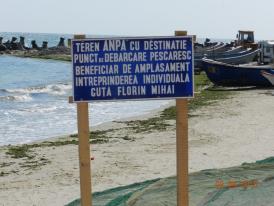 Cine a pus gardu-n drum… Locuitorii din Eforie Sud s-au trezit cu o porţiune de plajă îngrădită (galerie foto)