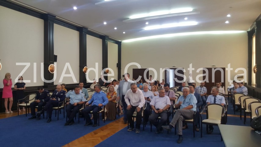 comisar sef de politie din cadrul ministerului de afaceri interne prezent la investirea noului prefect comisar sef de politie din cadrul ministerului de afaceri interne prezent la investirea noului prefect