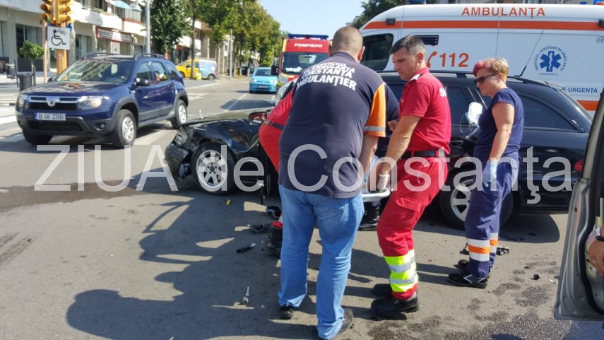imagini de la eveniment accident rutier in constanta la intersectia bulevardului tomis cu strada ion imagini de la eveniment accident rutier in constanta la intersectia bulevardului tomis cu strada ion