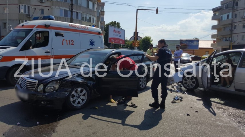 imagini de la eveniment accident rutier in constanta la intersectia bulevardului tomis cu strada ion imagini de la eveniment accident rutier in constanta la intersectia bulevardului tomis cu strada ion