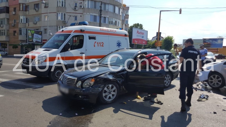 imagini de la eveniment accident rutier in constanta la intersectia bulevardului tomis cu strada ion imagini de la eveniment accident rutier in constanta la intersectia bulevardului tomis cu strada ion
