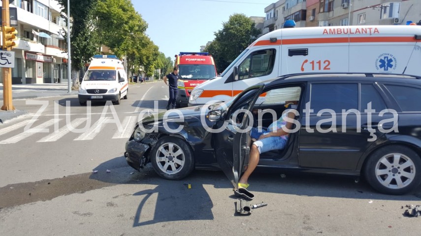 imagini de la eveniment accident rutier in constanta la intersectia bulevardului tomis cu strada ion imagini de la eveniment accident rutier in constanta la intersectia bulevardului tomis cu strada ion