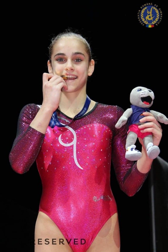 gimnasta ioana stanciulescu de la cs farul constanta campioana europeana 667055 gimnasta ioana stanciulescu de la cs farul constanta campioana europeana 667055