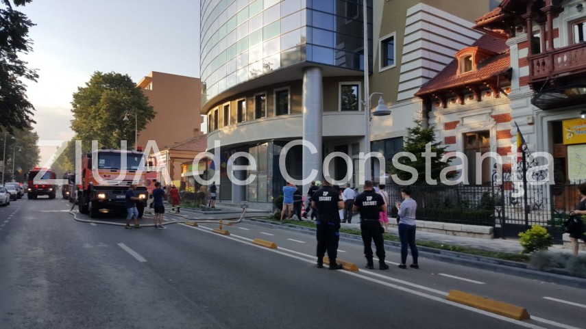 live imagini de la eveniment incendiu la sediul spit constanta echipaje de politie pompieri si medici live imagini de la eveniment incendiu la sediul spit constanta echipaje de politie pompieri si medici