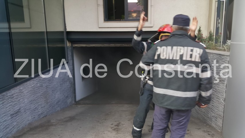 live imagini de la eveniment incendiu la sediul spit constanta echipaje de politie pompieri si medici live imagini de la eveniment incendiu la sediul spit constanta echipaje de politie pompieri si medici