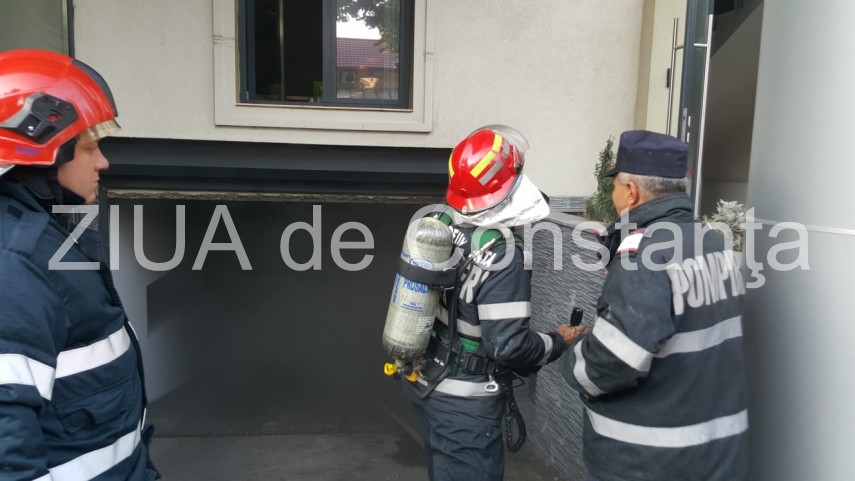 live imagini de la eveniment incendiu la sediul spit constanta echipaje de politie pompieri si medici live imagini de la eveniment incendiu la sediul spit constanta echipaje de politie pompieri si medici