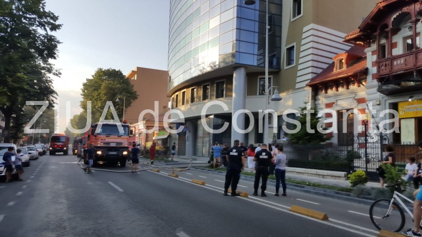 live imagini de la eveniment incendiu la sediul spit constanta echipaje de politie pompieri si medici live imagini de la eveniment incendiu la sediul spit constanta echipaje de politie pompieri si medici