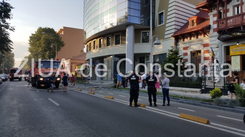live imagini de la eveniment incendiu la sediul spit constanta echipaje de politie pompieri si medici live imagini de la eveniment incendiu la sediul spit constanta echipaje de politie pompieri si medici
