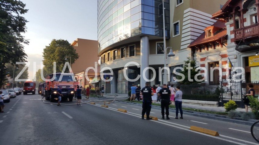 live imagini de la eveniment incendiu la sediul spit constanta echipaje de politie pompieri si medici live imagini de la eveniment incendiu la sediul spit constanta echipaje de politie pompieri si medici