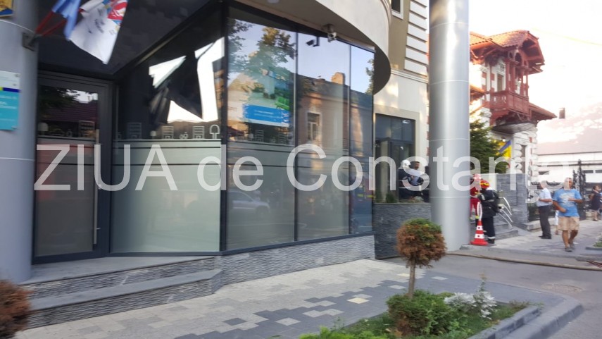 live imagini de la eveniment incendiu la sediul spit constanta echipaje de politie pompieri si medici live imagini de la eveniment incendiu la sediul spit constanta echipaje de politie pompieri si medici