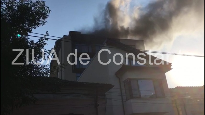 live imagini de la eveniment incendiu la sediul spit constanta echipaje de politie pompieri si medici live imagini de la eveniment incendiu la sediul spit constanta echipaje de politie pompieri si medici
