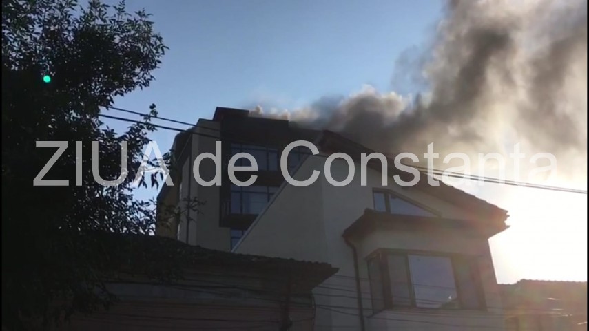 live imagini de la eveniment incendiu la sediul spit constanta echipaje de politie pompieri si medici live imagini de la eveniment incendiu la sediul spit constanta echipaje de politie pompieri si medici