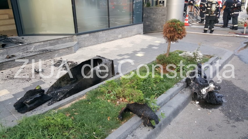live imagini de la eveniment incendiu la sediul spit constanta echipaje de politie pompieri si medici live imagini de la eveniment incendiu la sediul spit constanta echipaje de politie pompieri si medici