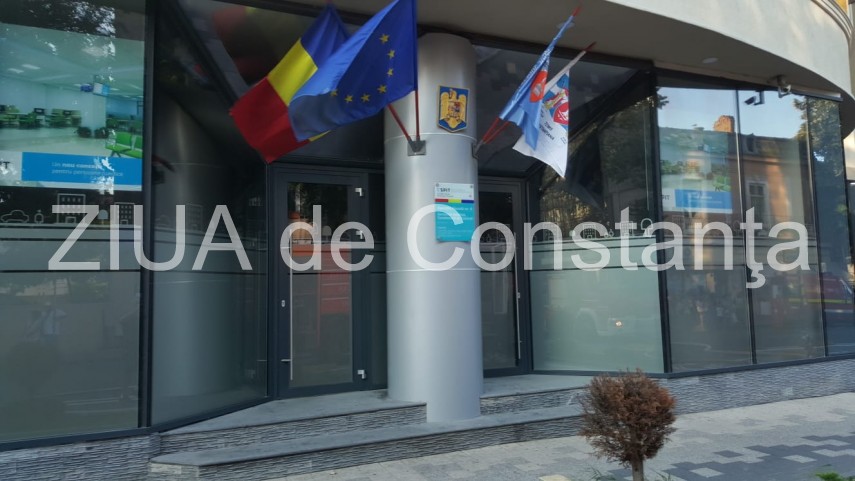 live imagini de la eveniment incendiu la sediul spit constanta echipaje de politie pompieri si medici live imagini de la eveniment incendiu la sediul spit constanta echipaje de politie pompieri si medici