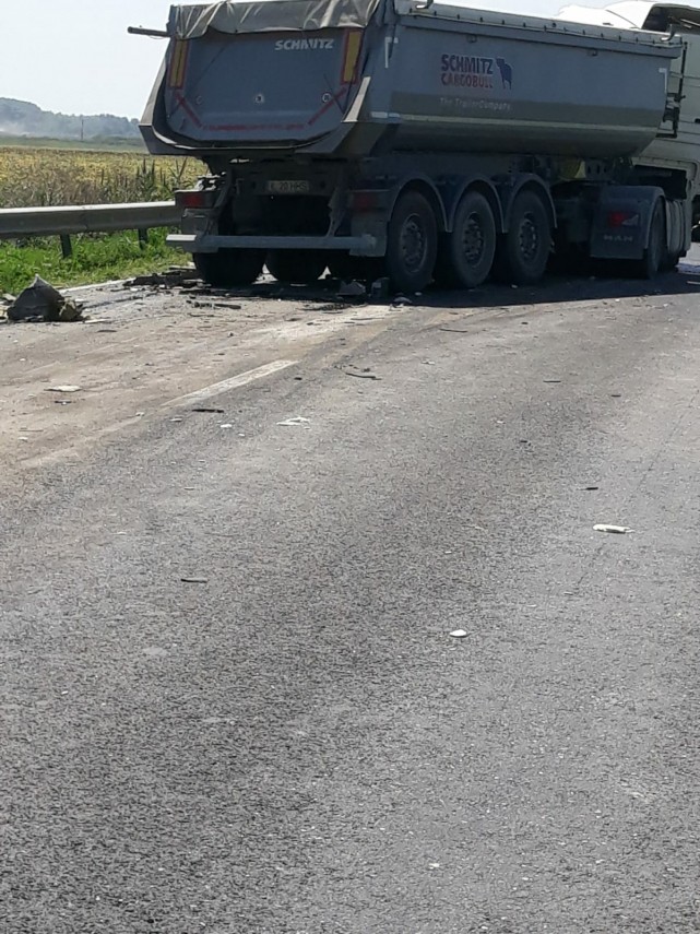 accident grav la giurgeni doua autotrenuri s au izbit frontal o persoana a murit 667123 accident grav la giurgeni doua autotrenuri s au izbit frontal o persoana a murit 667123