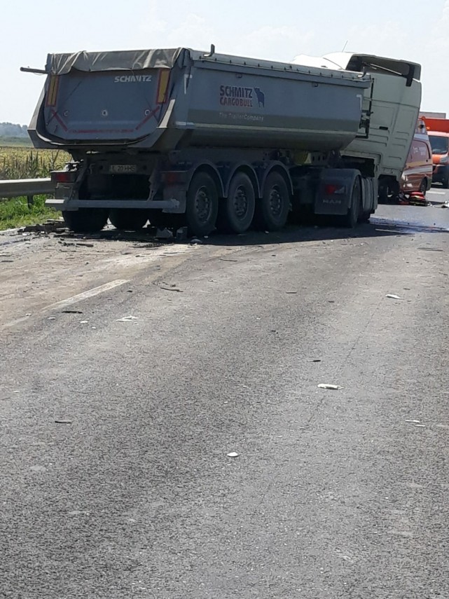 accident grav la giurgeni doua autotrenuri s au izbit frontal o persoana a murit 667123 accident grav la giurgeni doua autotrenuri s au izbit frontal o persoana a murit 667123