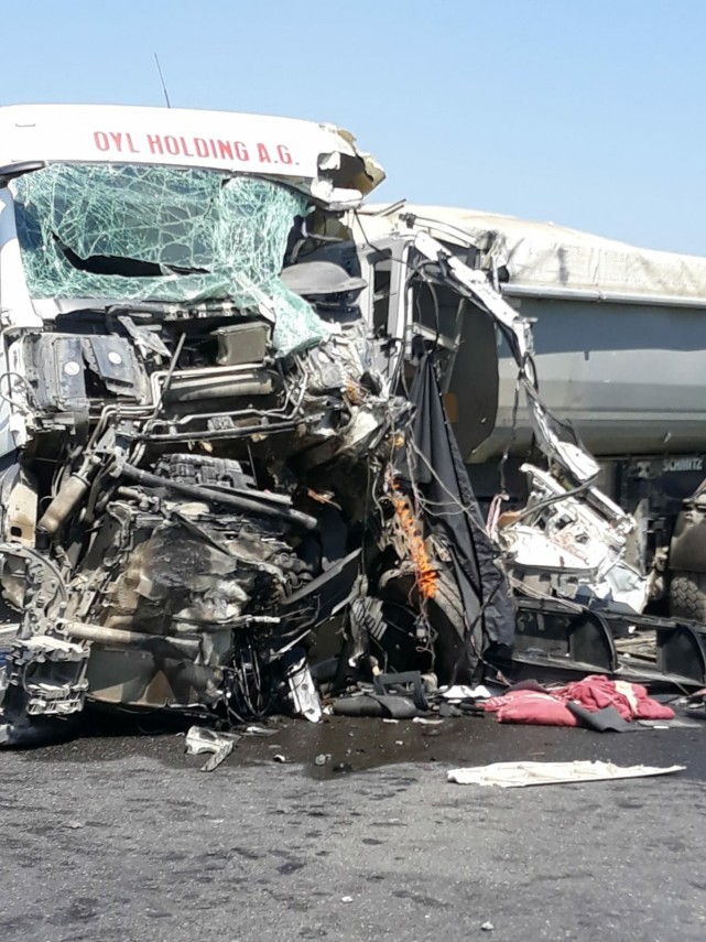 accident grav la giurgeni doua autotrenuri s au izbit frontal o persoana a murit 667123 accident grav la giurgeni doua autotrenuri s au izbit frontal o persoana a murit 667123