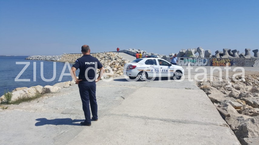 interventie de urgenta pe plaja de la modern un minor prins intre stabilopozi 667114 interventie de urgenta pe plaja de la modern un minor prins intre stabilopozi 667114