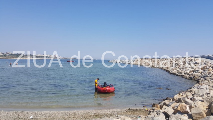 interventie de urgenta pe plaja de la modern un minor prins intre stabilopozi 667114 interventie de urgenta pe plaja de la modern un minor prins intre stabilopozi 667114