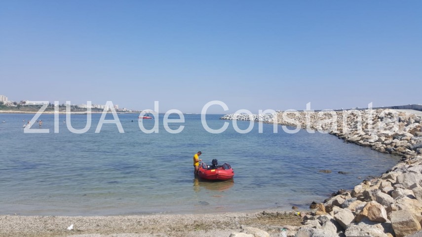 interventie de urgenta pe plaja de la modern un minor prins intre stabilopozi 667114 interventie de urgenta pe plaja de la modern un minor prins intre stabilopozi 667114