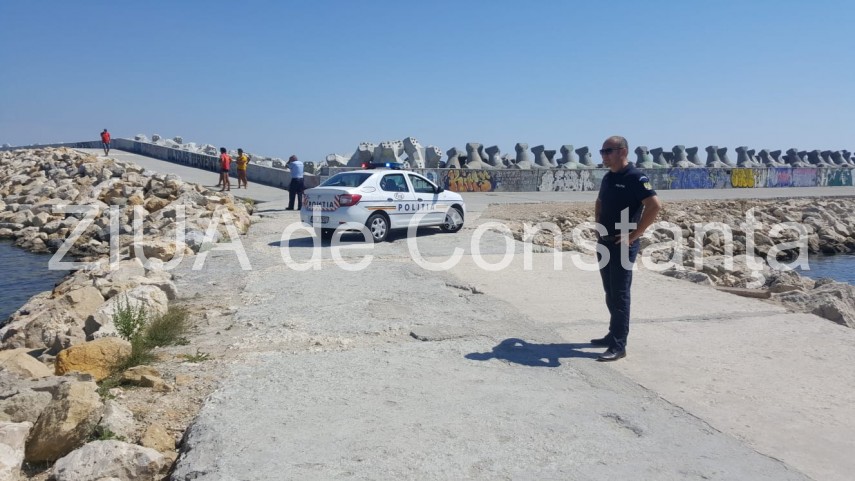 interventie de urgenta pe plaja de la modern un minor prins intre stabilopozi 667114 interventie de urgenta pe plaja de la modern un minor prins intre stabilopozi 667114