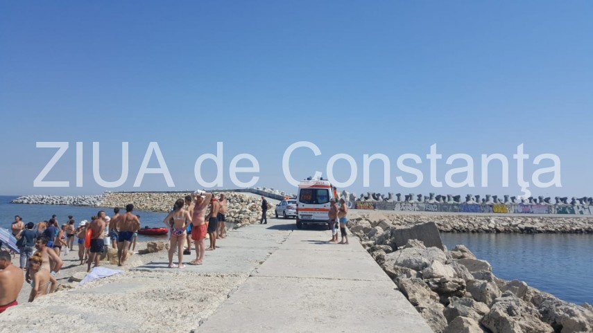 interventie de urgenta pe plaja de la modern un minor prins intre stabilopozi 667114 interventie de urgenta pe plaja de la modern un minor prins intre stabilopozi 667114