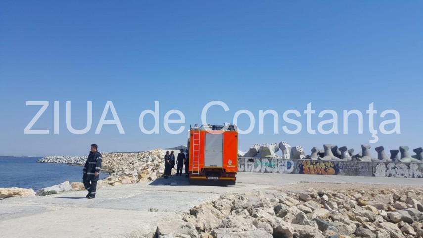 interventie de urgenta pe plaja de la modern un minor prins intre stabilopozi 667114 interventie de urgenta pe plaja de la modern un minor prins intre stabilopozi 667114