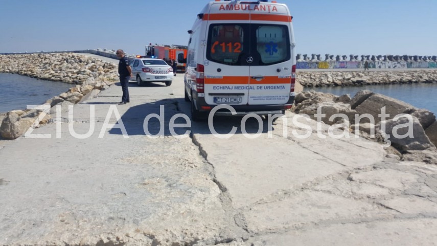 interventie de urgenta pe plaja de la modern un minor prins intre stabilopozi 667114 interventie de urgenta pe plaja de la modern un minor prins intre stabilopozi 667114
