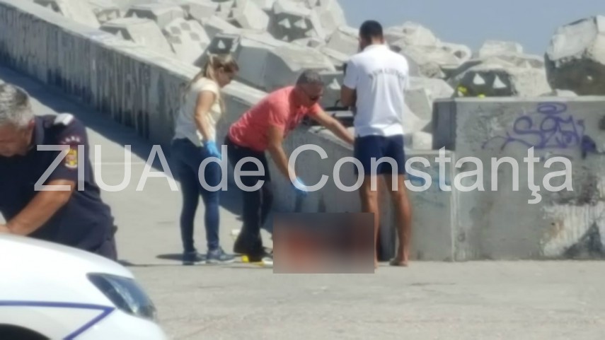 interventie de urgenta pe plaja de la modern un minor prins intre stabilopozi 667114 interventie de urgenta pe plaja de la modern un minor prins intre stabilopozi 667114