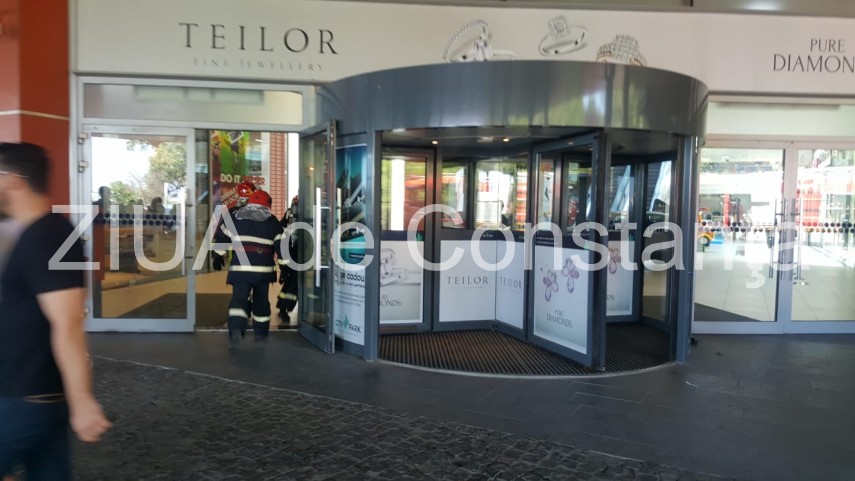 incendiu in city park mall pompierii intervin de urgenta 667125 incendiu in city park mall pompierii intervin de urgenta 667125