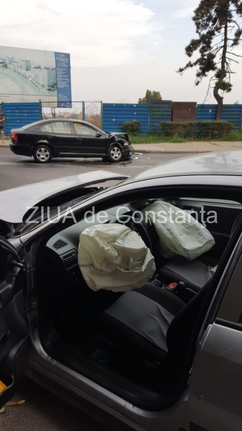imagini de la eveniment accident rutier pe strada traian din constanta doua masini implicate trei victime imagini de la eveniment accident rutier pe strada traian din constanta doua masini implicate trei victime
