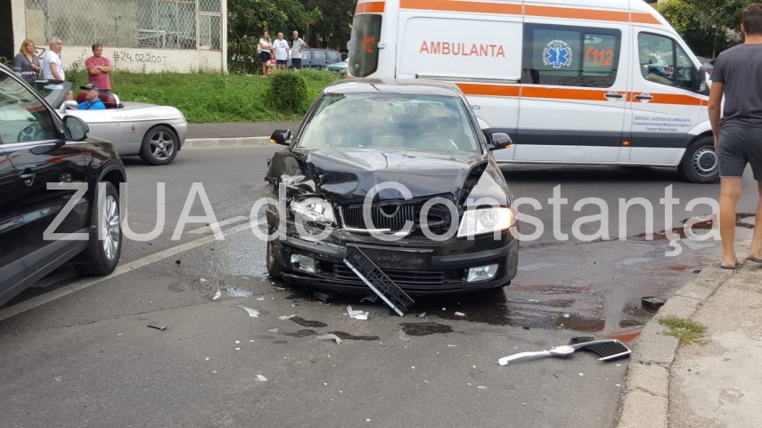 imagini de la eveniment accident rutier pe strada traian din constanta doua masini implicate trei victime imagini de la eveniment accident rutier pe strada traian din constanta doua masini implicate trei victime