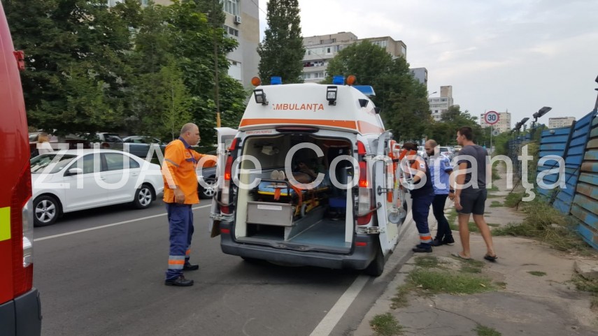 imagini de la eveniment accident rutier pe strada traian din constanta doua masini implicate trei victime imagini de la eveniment accident rutier pe strada traian din constanta doua masini implicate trei victime