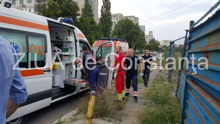 imagini de la eveniment accident rutier pe strada traian din constanta doua masini implicate trei victime imagini de la eveniment accident rutier pe strada traian din constanta doua masini implicate trei victime