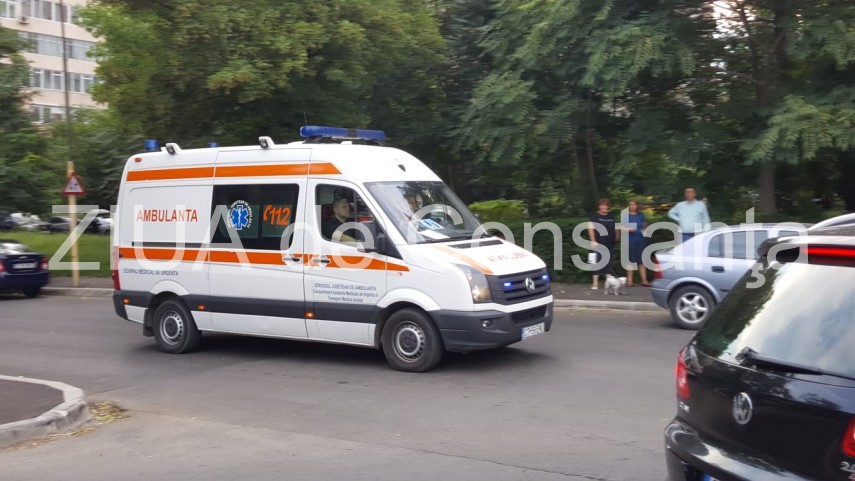 imagini de la eveniment accident rutier pe strada traian din constanta doua masini implicate trei victime imagini de la eveniment accident rutier pe strada traian din constanta doua masini implicate trei victime