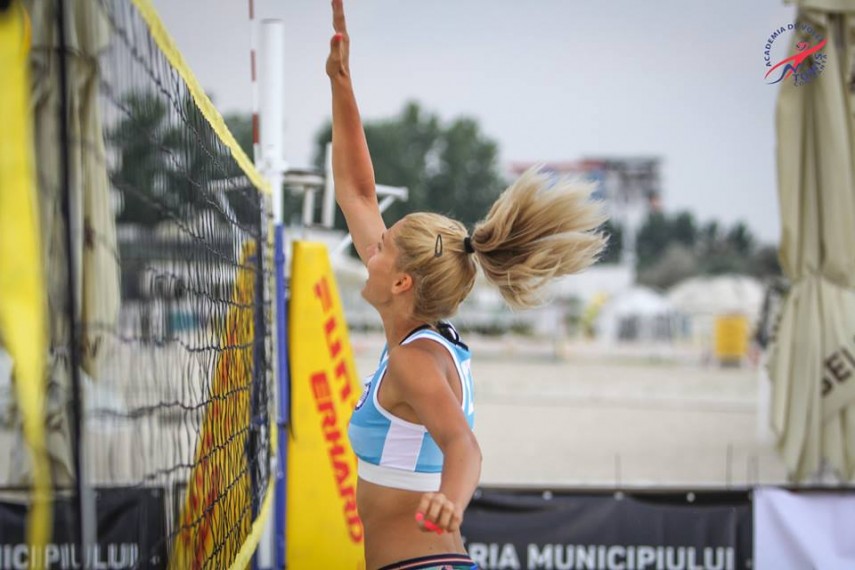 la mamaia a inceput turneul de volei pe plaja intrecerea se incheie duminica galerie foto 667284 la mamaia a inceput turneul de volei pe plaja intrecerea se incheie duminica galerie foto 667284