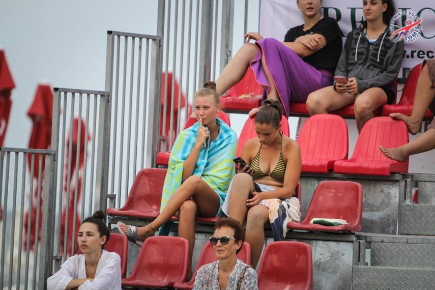 la mamaia a inceput turneul de volei pe plaja intrecerea se incheie duminica galerie foto 667284 la mamaia a inceput turneul de volei pe plaja intrecerea se incheie duminica galerie foto 667284