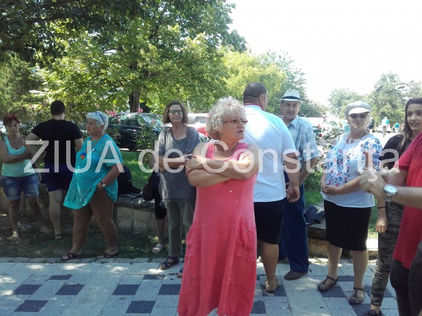 imagini de la eveniment mobilizare generala la constanta zeci de persoane pleaca spre bucuresti unde imagini de la eveniment mobilizare generala la constanta zeci de persoane pleaca spre bucuresti unde